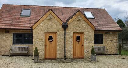 Beautiful self contained Cotswold style cottage 15 mins Central Oxford