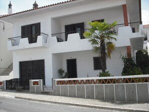 Exterior - Villa / 1st floor with accommodation for up to 8 people. 3 double bedrooms and double sofa. (Mértola)