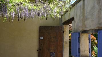Enceinte de lâhĂ©bergement