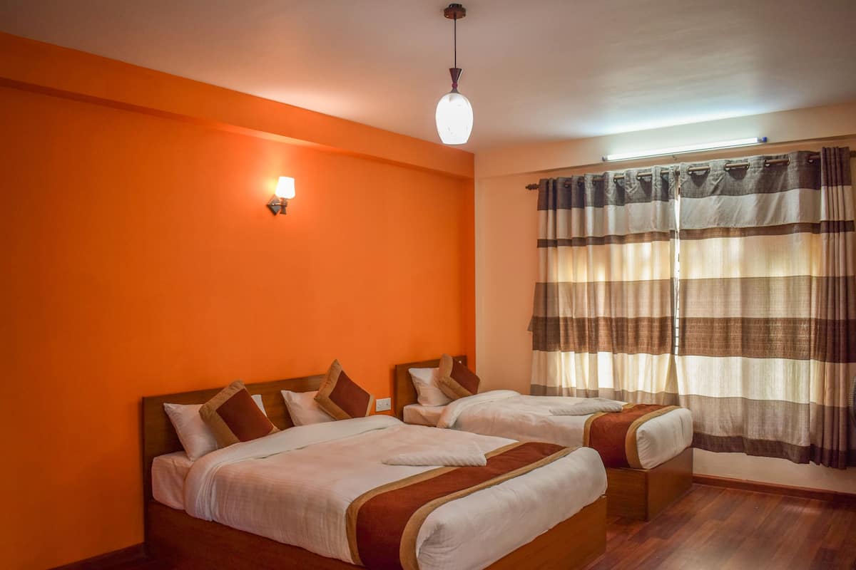Family Room, Multiple Beds, Garden View