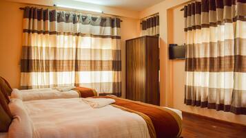 Family Room, Multiple Beds, Garden View | 1 bedroom, hypo-allergenic bedding, Select Comfort beds, in-room safe