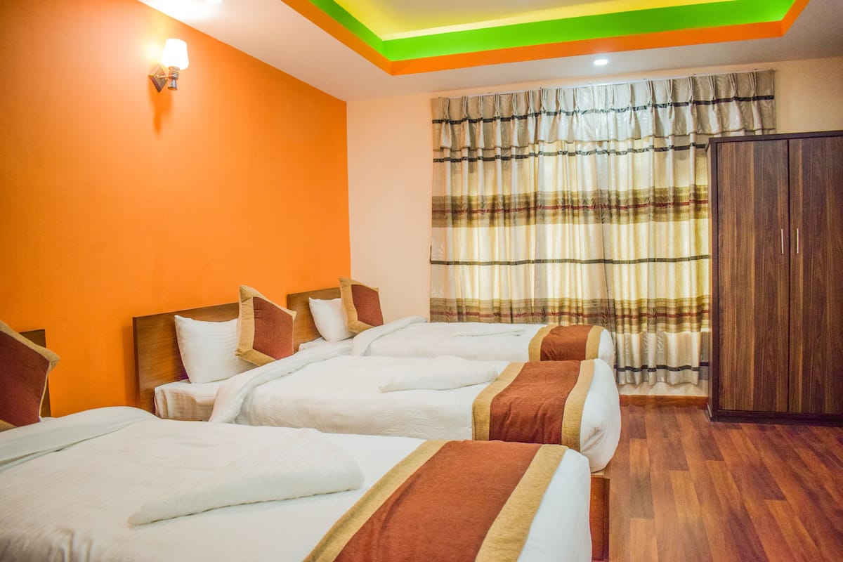 basic twin room | 1 bedroom, hypo-allergenic bedding, select comfort beds, in-room safe