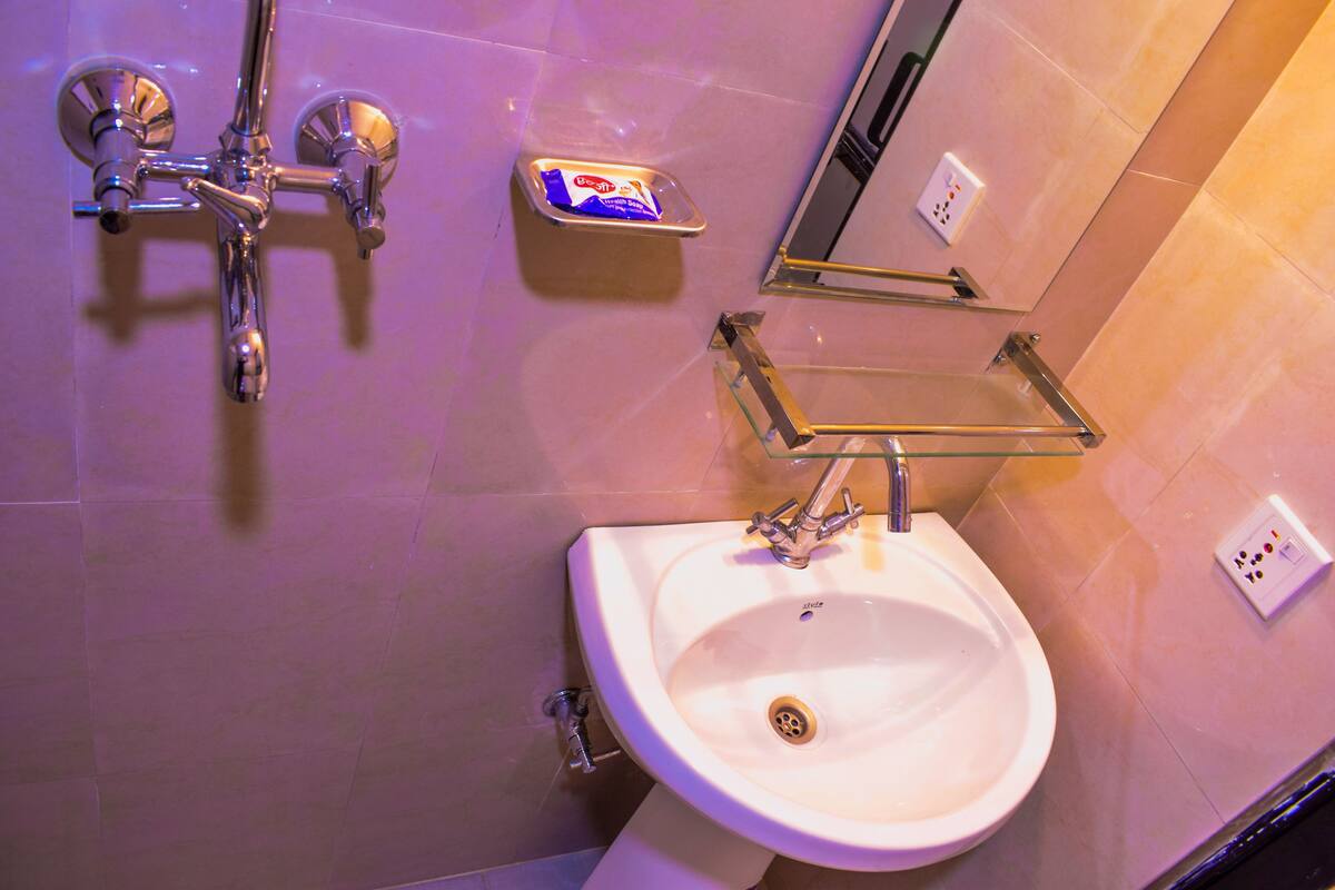 shower, free toiletries, hair dryer, slippers