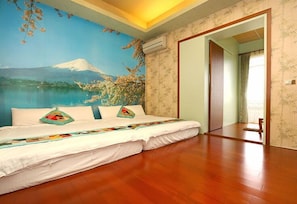 Traditional Quadruple Room | Premium bedding, individually decorated, individually furnished, desk