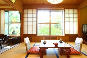 Twin Room (with Tatami space) | In-room safe, free WiFi, bed sheets - Yudanaka Yumoto (Yamanouchi)