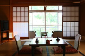 Caja de seguridad en la habitación, wifi gratis y ropa de cama