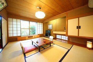 Japanese Room - Yudanaka Yumoto (Yamanouchi)