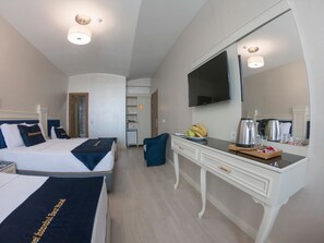 Premium bedding, minibar, desk, iron/ironing board - Seher Hotel (Istanbul)