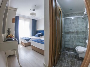 Classic-Dreibettzimmer, 1 Schlafzimmer | Hochwertige Bettwaren, Minibar, Schreibtisch, Bügeleisen/Bügelbrett