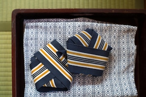 A pair of striped ties in a wooden box. - Ito Ryokan (Tokyo)
