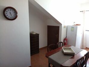 Dining - Janelas da Praia, Apartment by the beach. (Praia da Vitória)