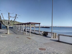 Beach nearby - Janelas da Praia, Apartment by the beach. (Praia da Vitória)