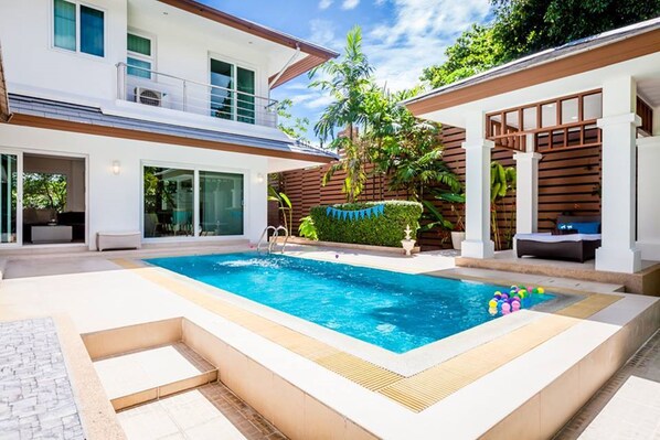 3-Bedroom Pool Villa | Terrace/patio - The Rest Pool Villa Pattaya (Bang Lamung)