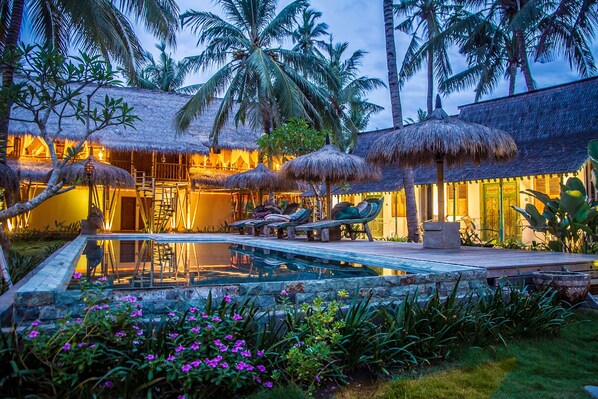 Outdoor pool - Captain Coconuts Gili Air (Gili Air)