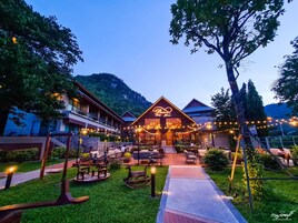 Breakfast, lunch, dinner served; Thai cuisine 