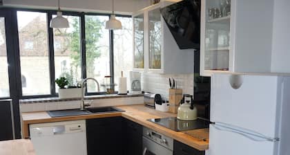 Taller renovado para 6 personas con piscina climatizada compartida en Semur en Auxois