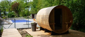 Renovated workshop for 6 people with shared, heated pool in Semur en Auxois