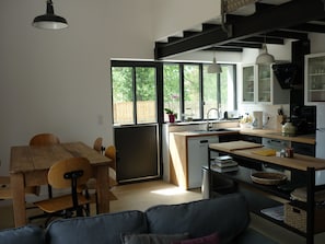 Fridge, microwave, oven, stovetop - Renovated workshop for 6 people with shared, heated pool in Semur en Auxois (Semur-en-Auxois)