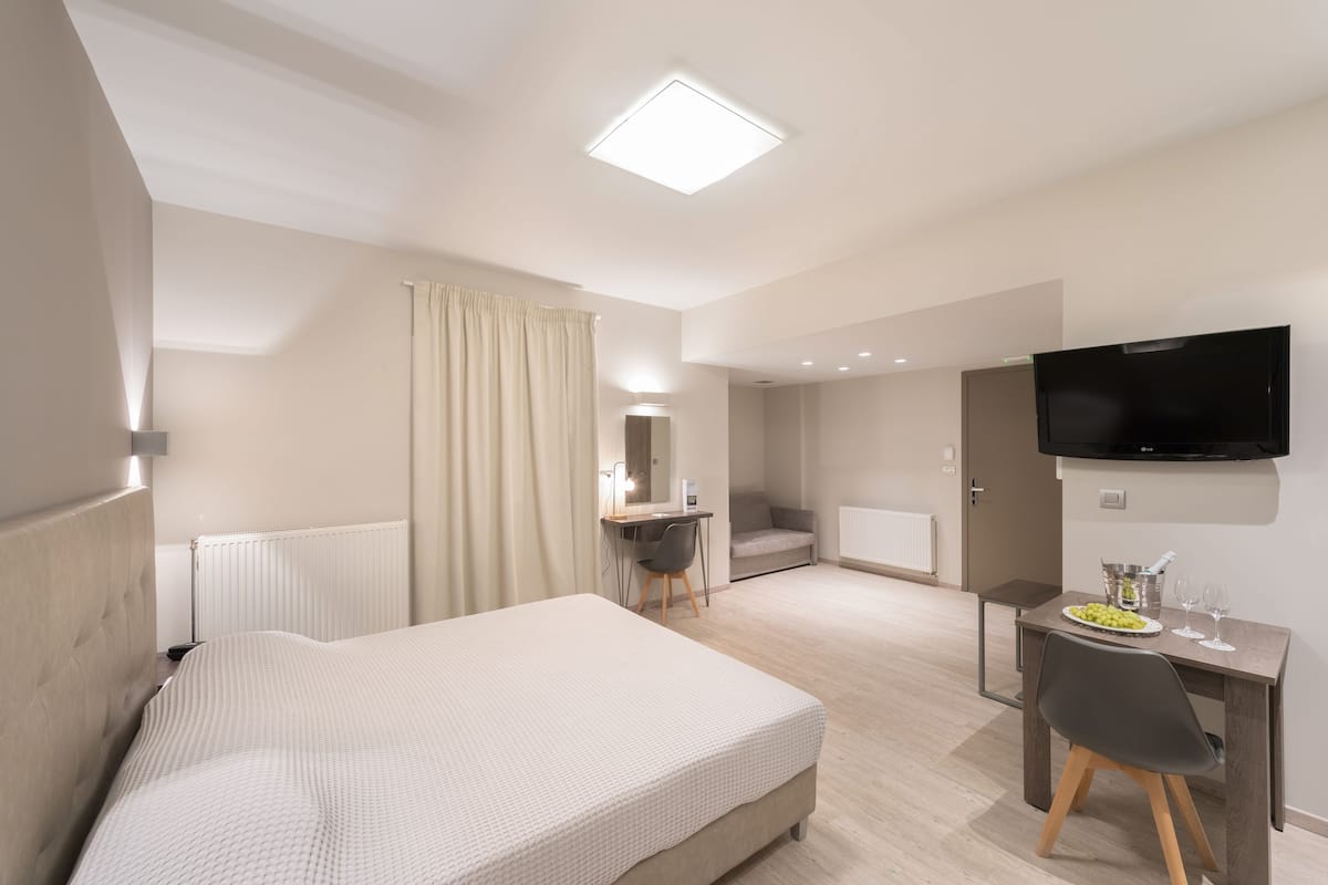 Ropa de cama de alta calidad, minibar, escritorio y cortinas blackout 