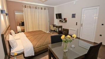 Premium bedding, minibar, desk, blackout drapes