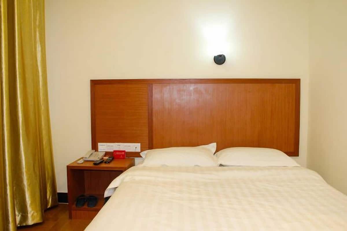 Business Double Room | Desk, blackout curtains, free WiFi