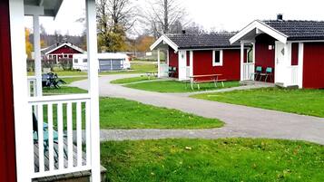 Cabaña, baño compartido | Vista a la calle