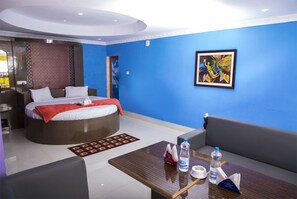 Blackout curtains, free WiFi