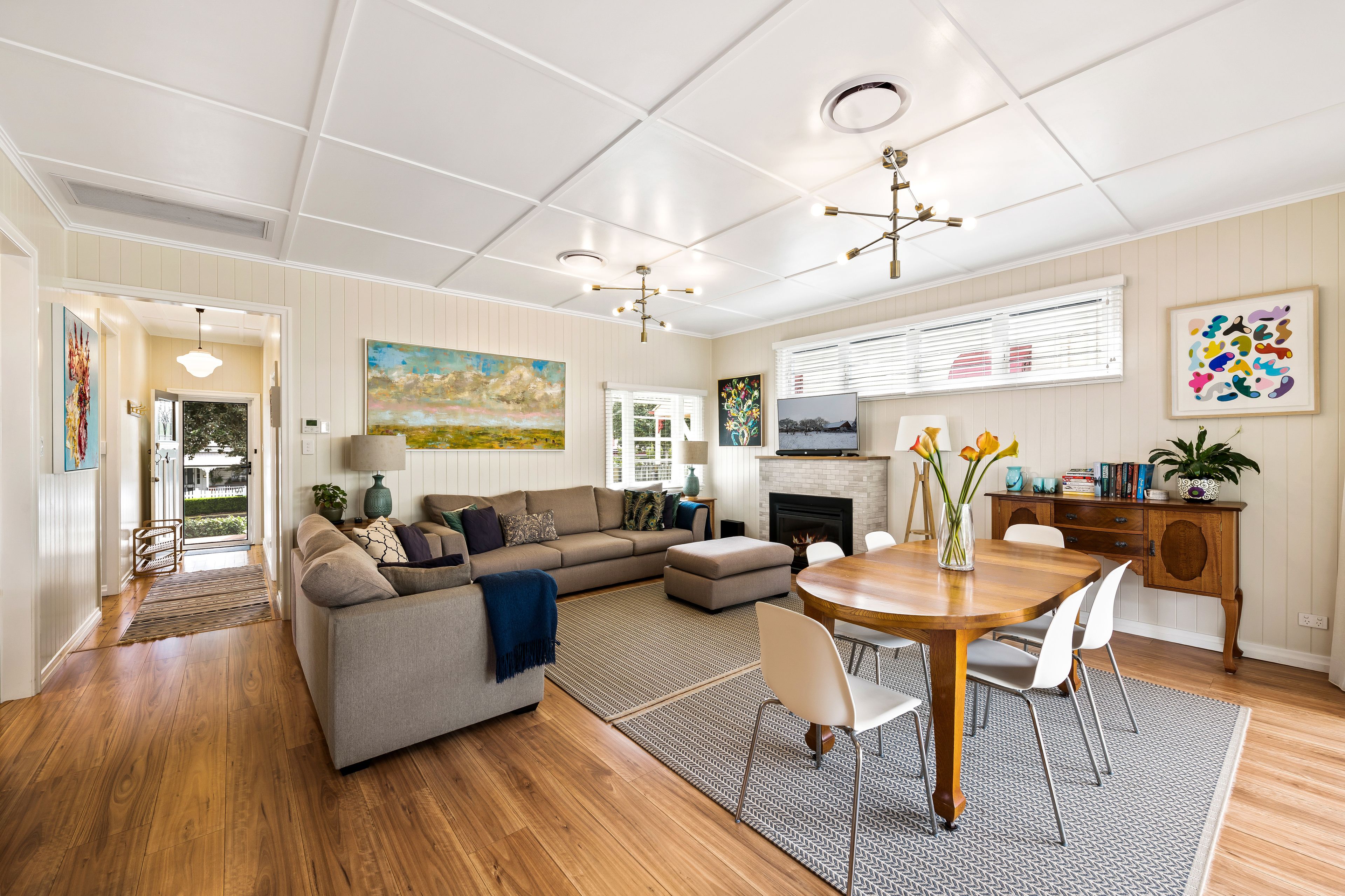 3 Bedroom Cottage | Living area | Smart TV, fireplace, Netflix