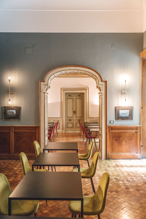 朝食 (ビュッフェ)、毎日提供 (有料)