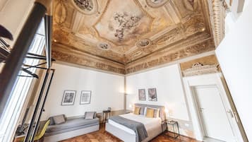 Suite Deluxe, balcón, vista a la ciudad | 1 habitación, ropa de cama de alta calidad y minibar
