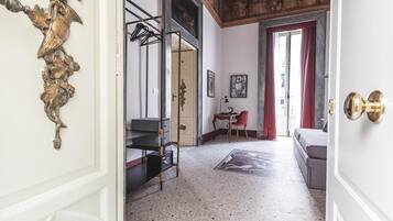 Suite Royal | Biancheria da letto di alta qualità, minibar, una cassaforte in camera
