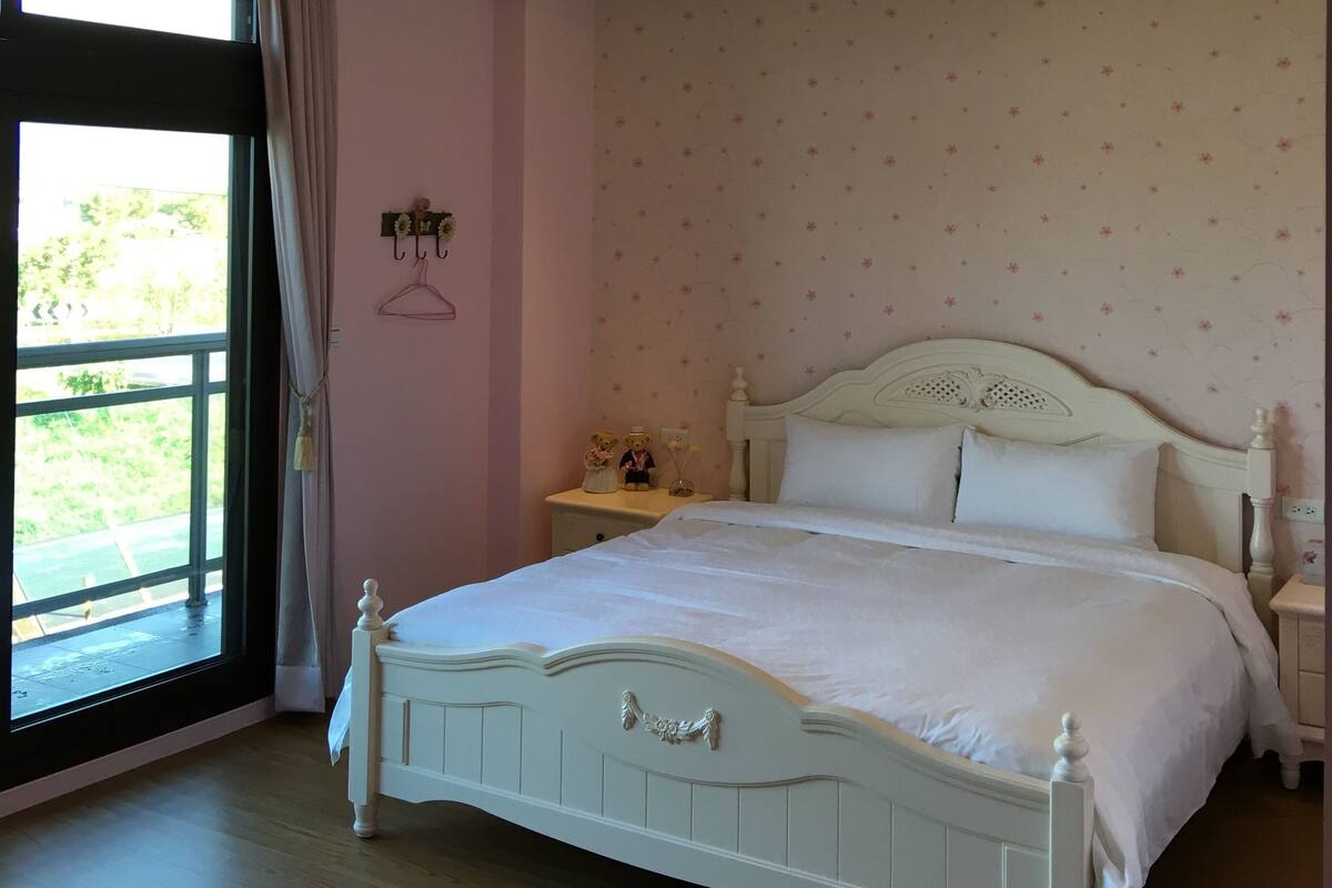 Desk, blackout curtains, rollaway beds, free WiFi