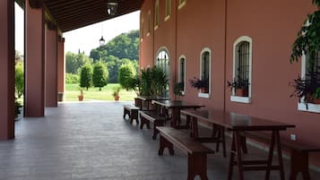 Vista frontal de la propiedad