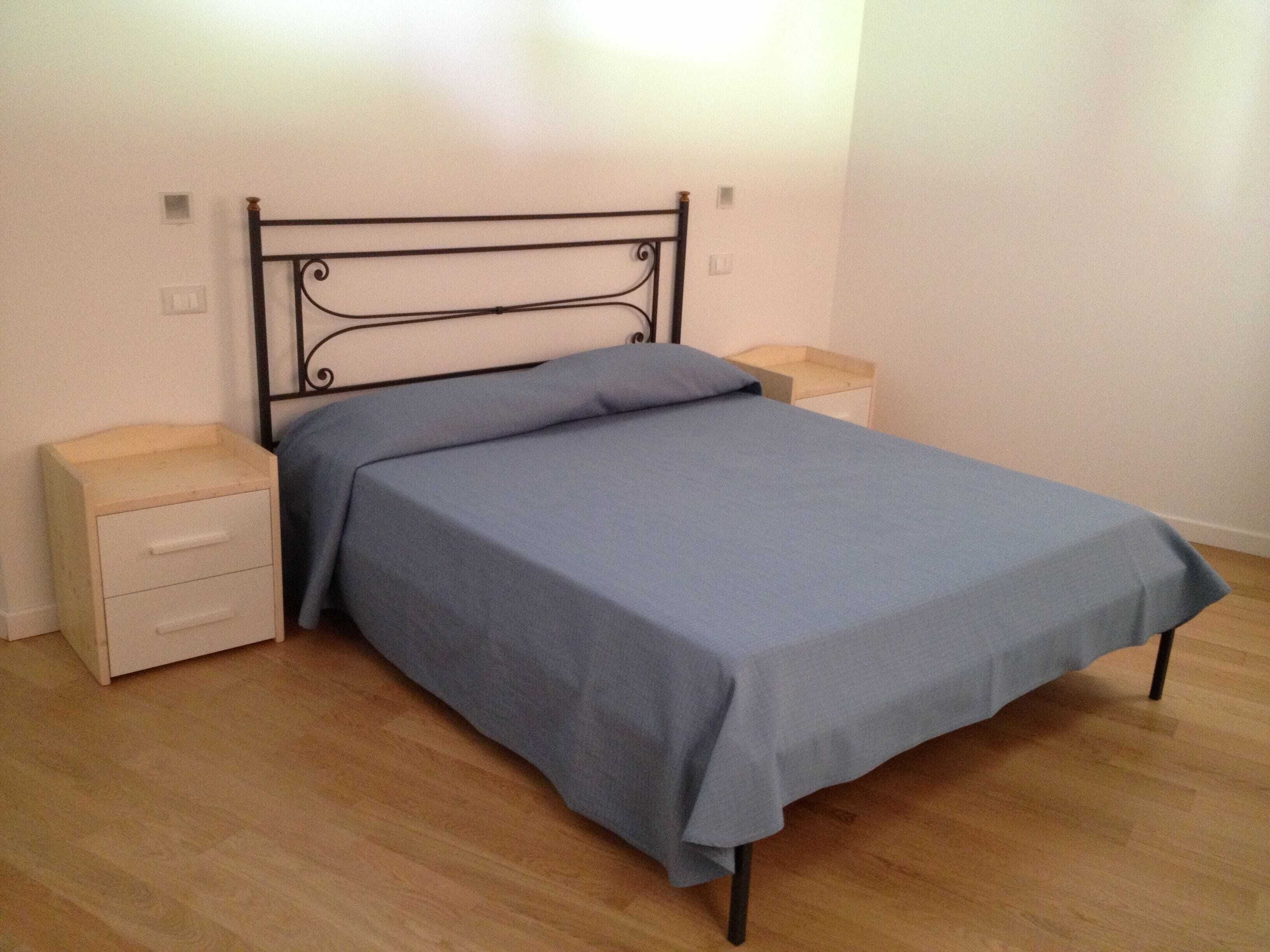Premium bedding, minibar, desk, free WiFi
