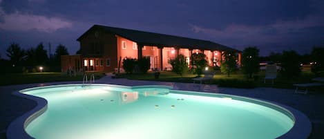 Outdoor pool, sun loungers