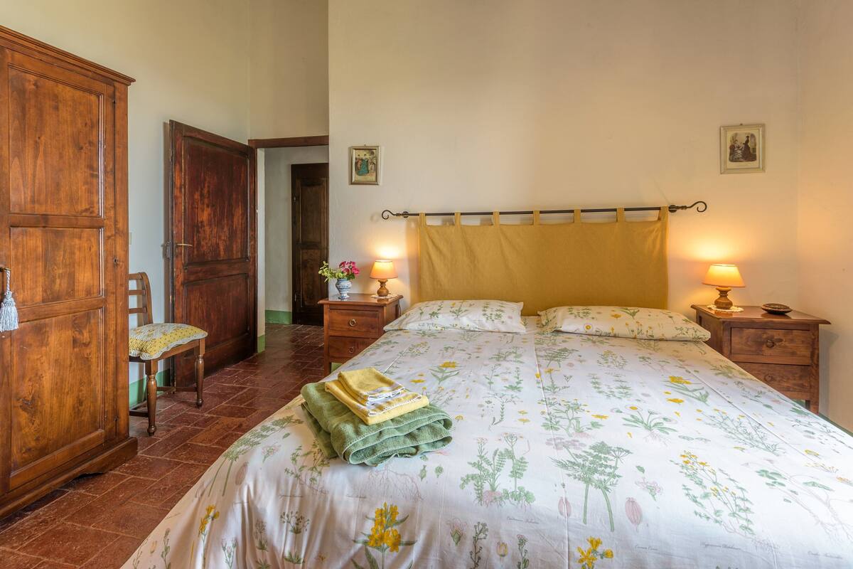 Apartment, 2 Bedrooms | Free cribs/infant beds, free WiFi, bed sheets