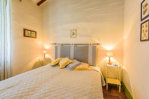 Apartment, 2 Bedrooms | Free cribs/infant beds, free WiFi, bed sheets