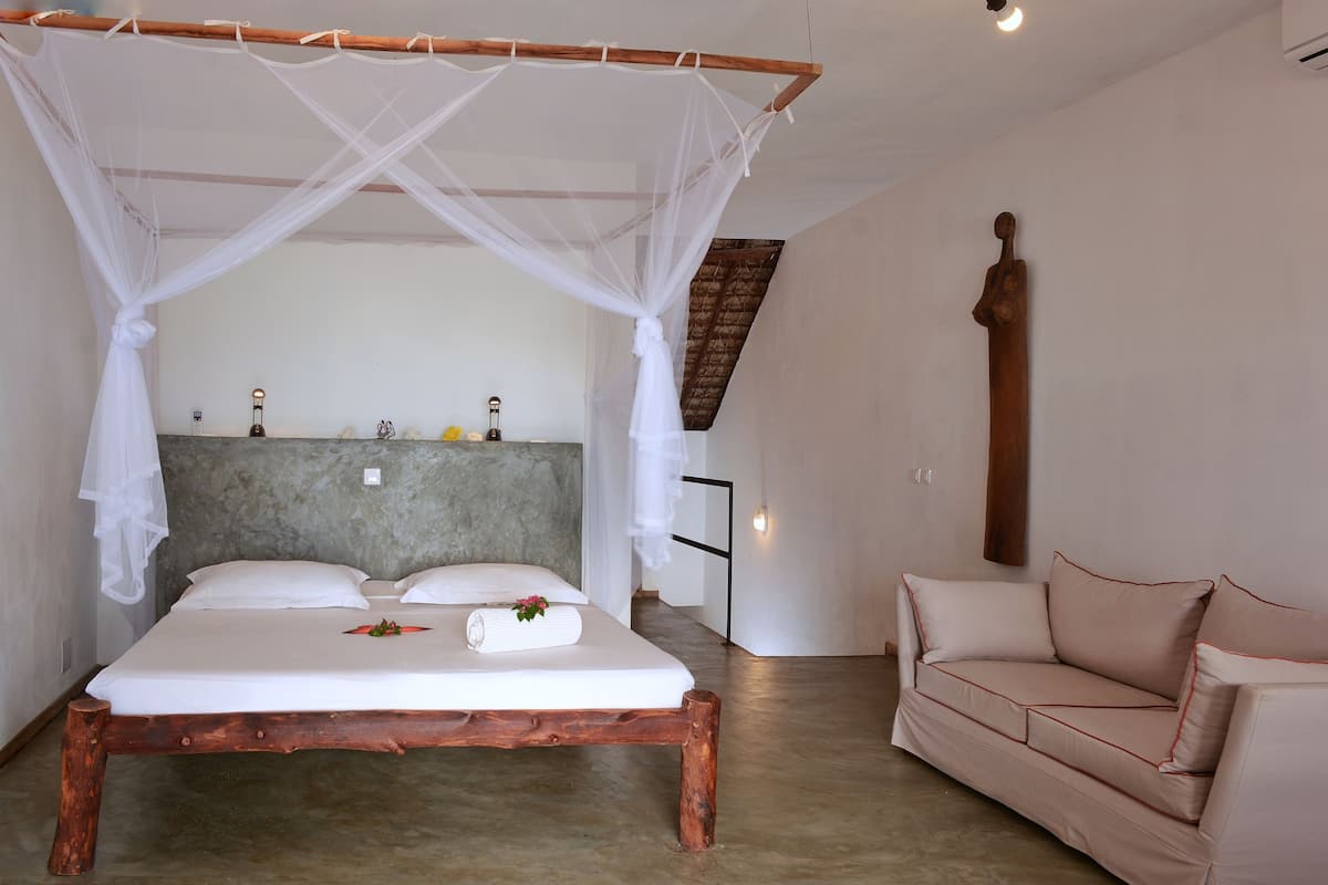 duplex | in-room safe, free wifi, bed sheets