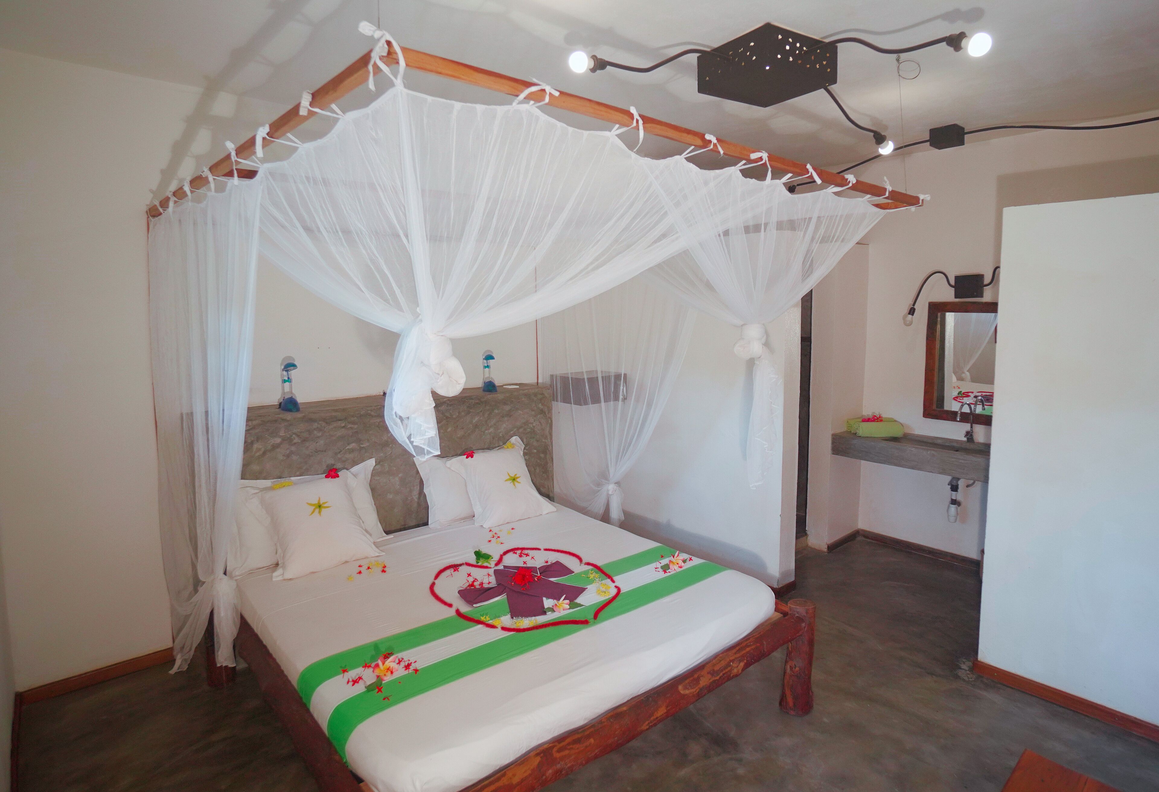 standard double room | in-room safe, free wifi, bed sheets