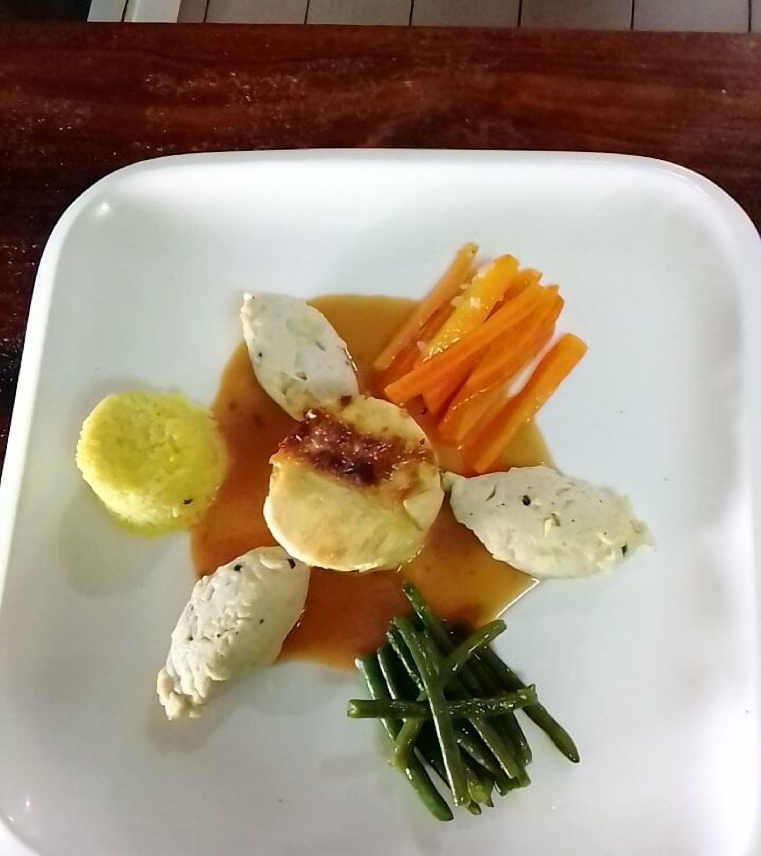 breakfast, lunch, dinner served; international cuisine