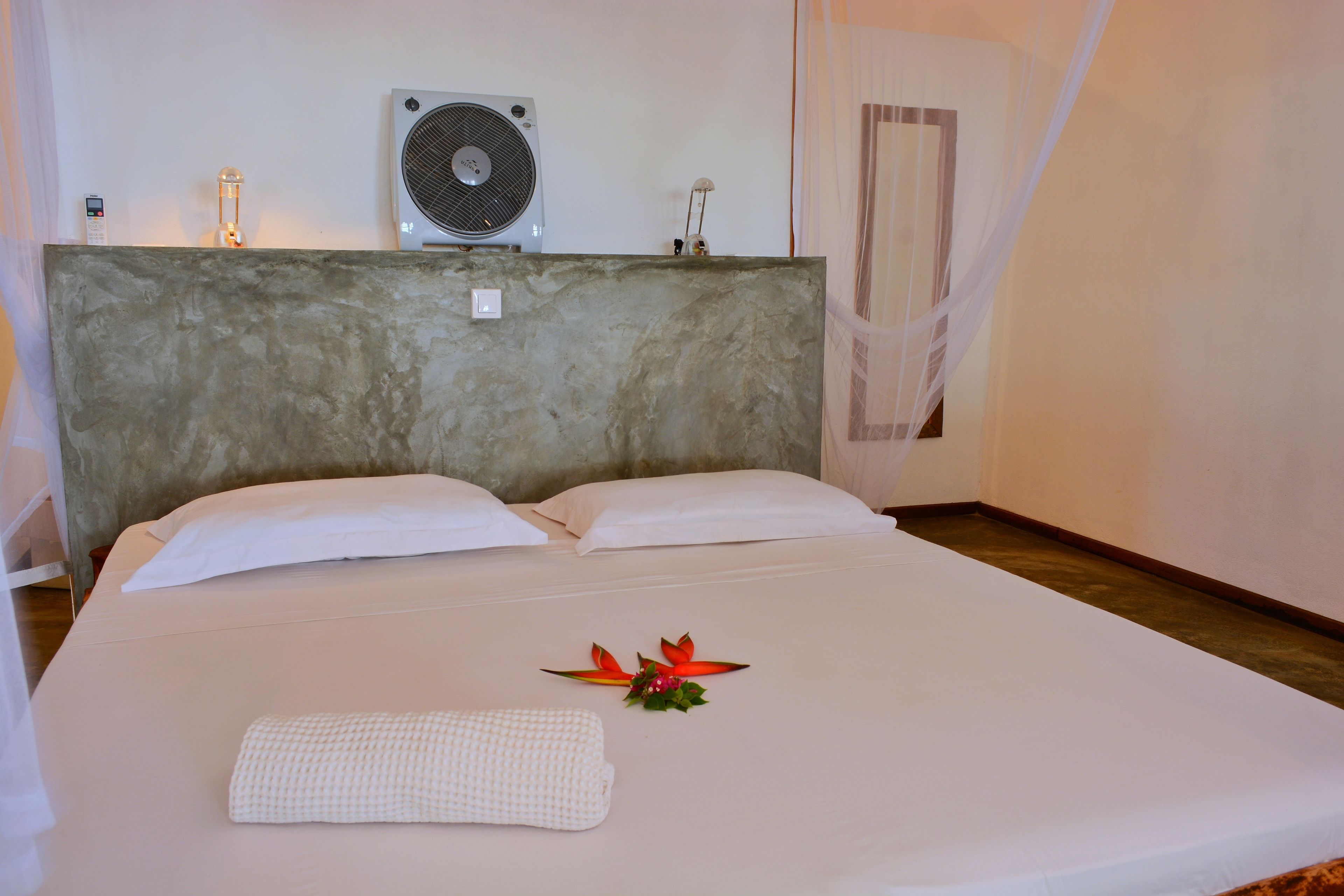 standard double room | in-room safe, free wifi, bed sheets