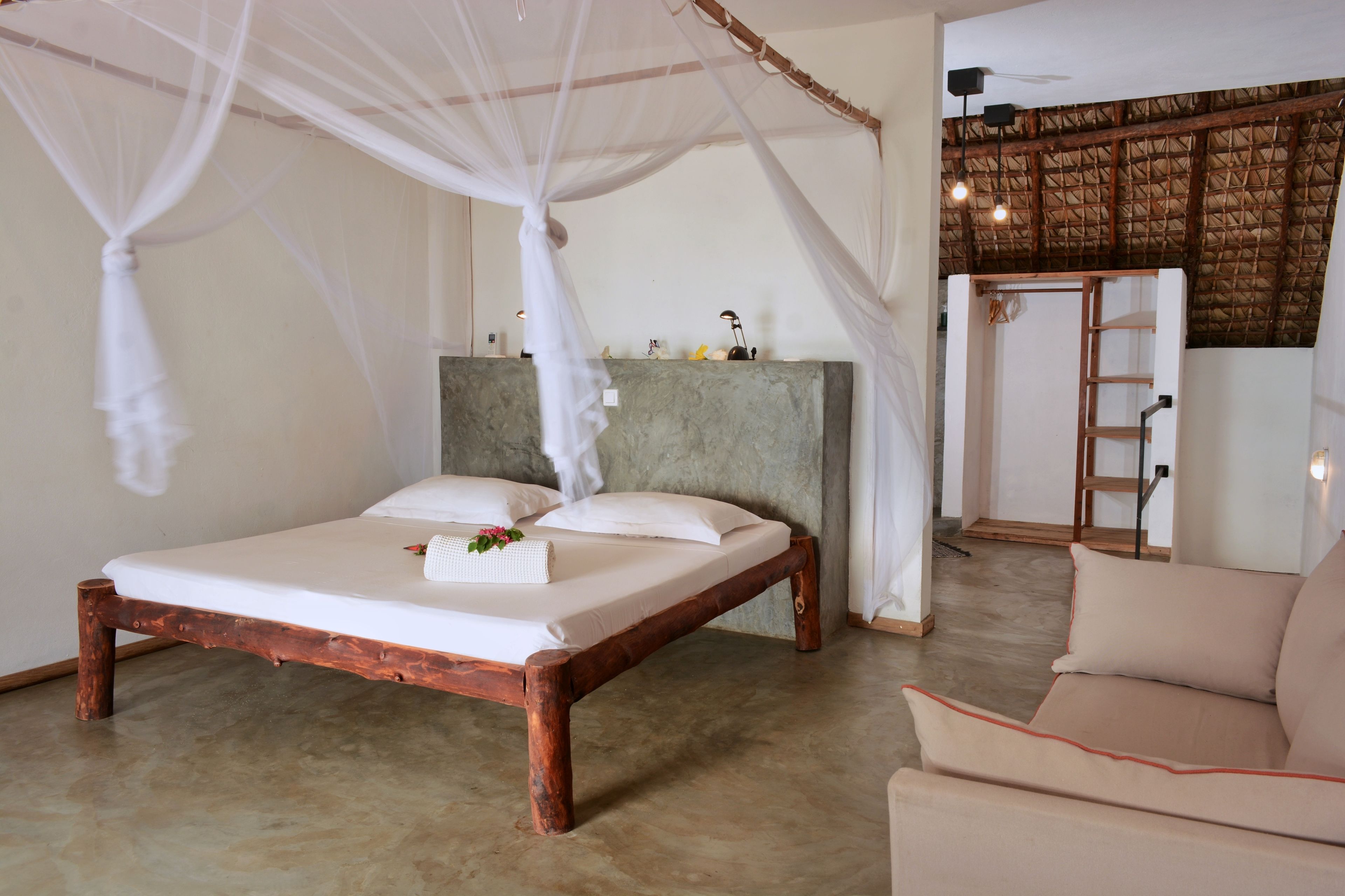 duplex | in-room safe, free wifi, bed sheets