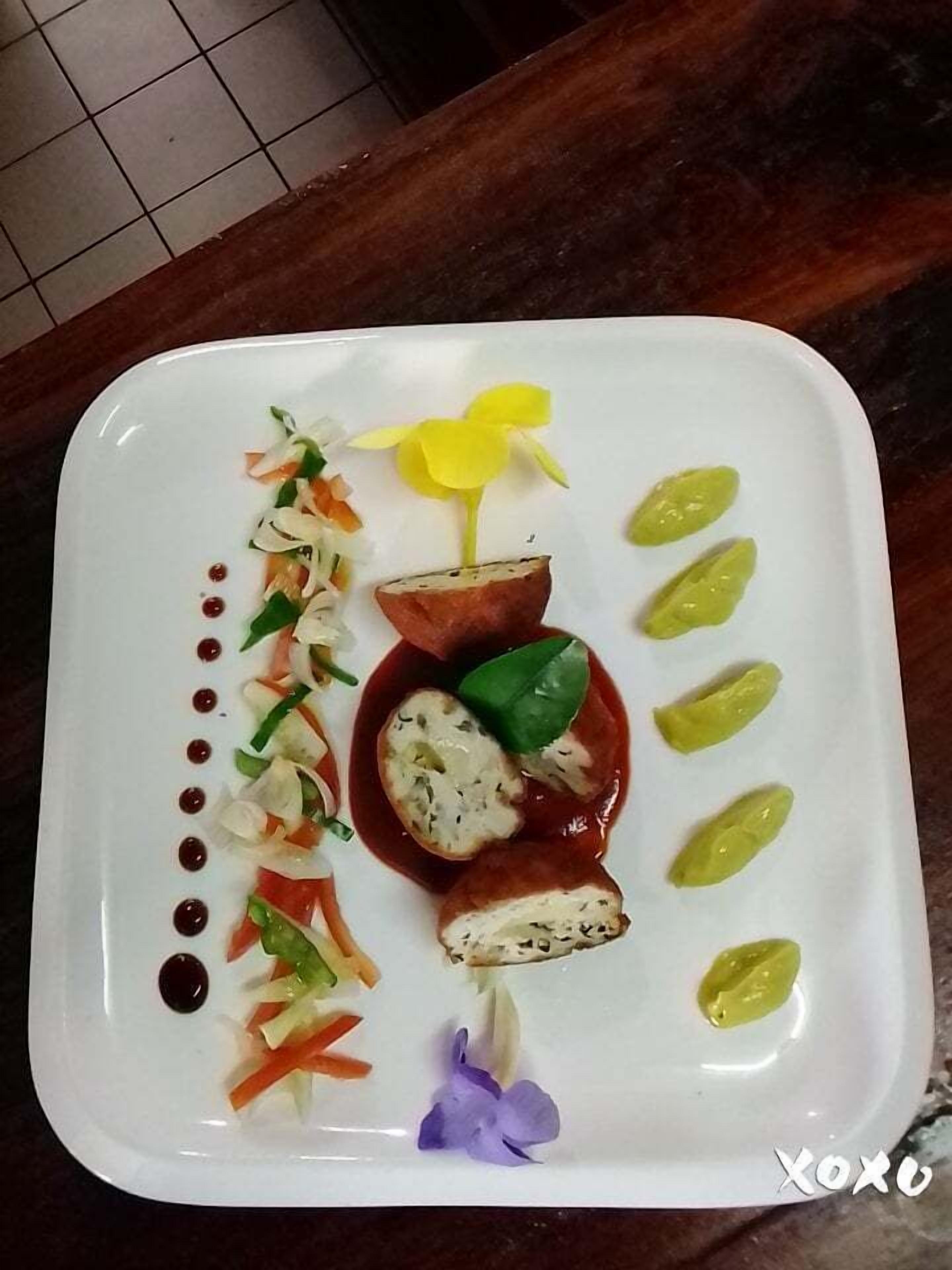 breakfast, lunch, dinner served; international cuisine