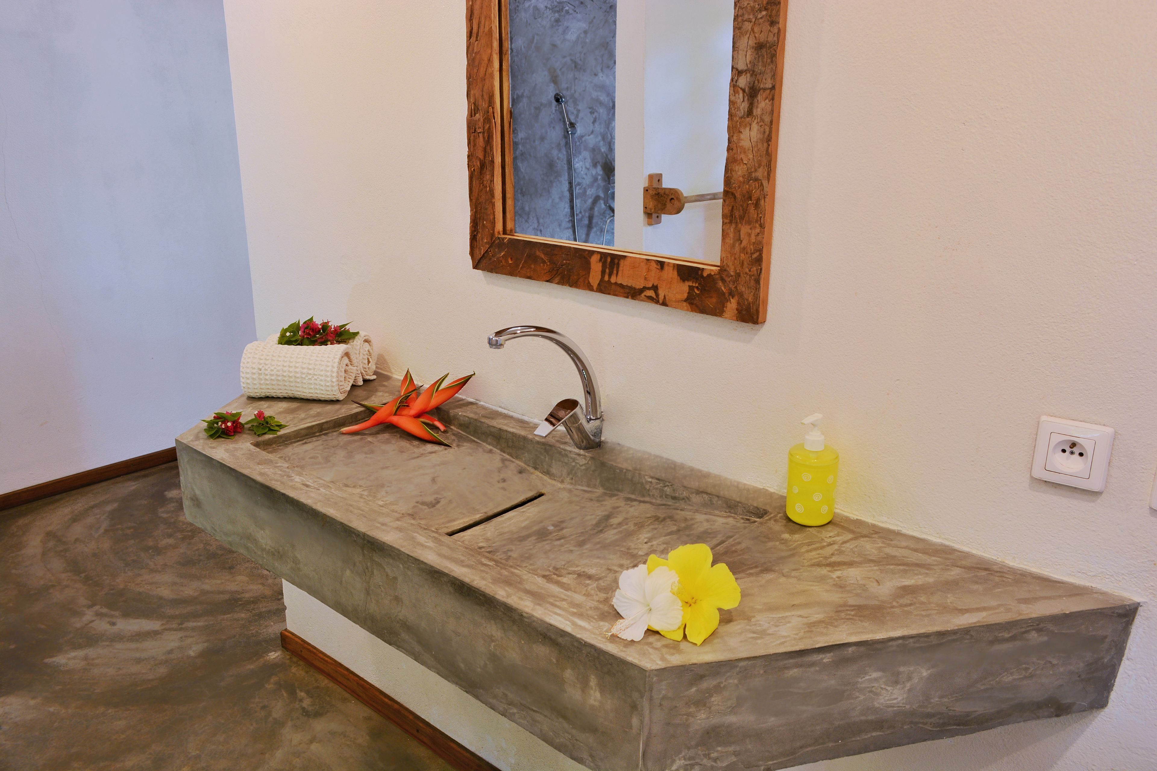 double room, beach view | bathroom | shower, free toiletries, hair dryer, towels