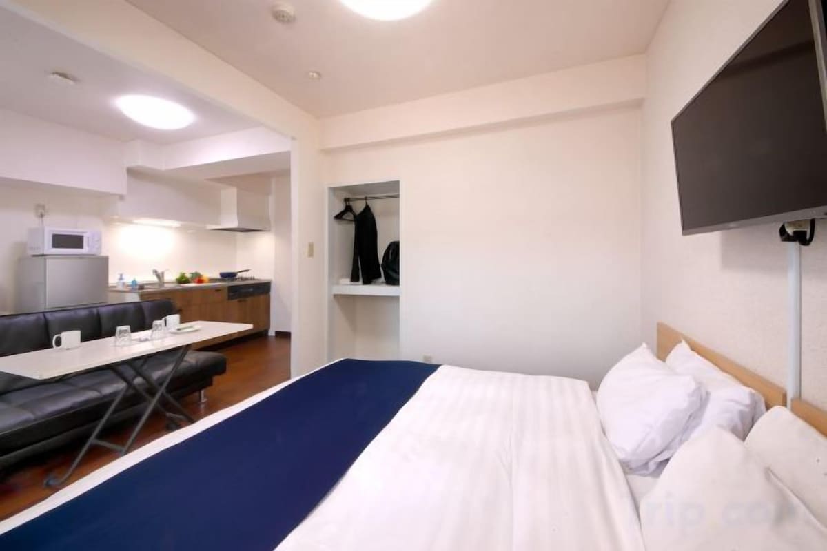 Desk, laptop workspace, free WiFi, bed sheets