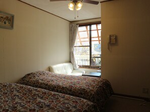 Twin Room | Desk, laptop workspace, iron/ironing board, free WiFi - Pension Eden (Naganohara)