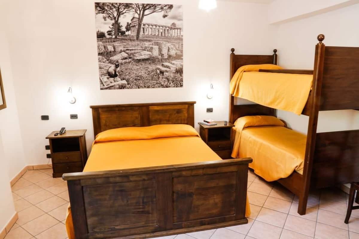 Habitación cuádruple | Escritorio y wifi gratis