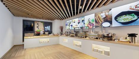 Petit déjeuner, déjeuner et dîner servis sur place