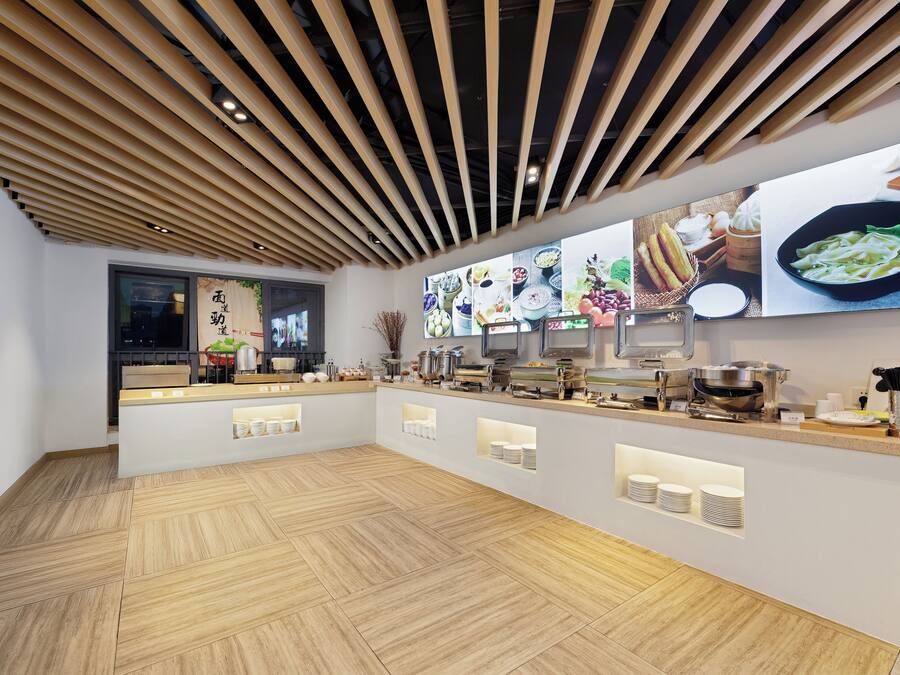 Frühstück, Mittagessen und Abendessen