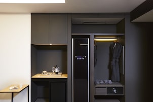 Premium bedding, in-room safe, desk, blackout curtains